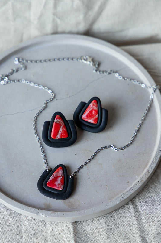 sieraden set zwart rood oorbellen ketting hanger