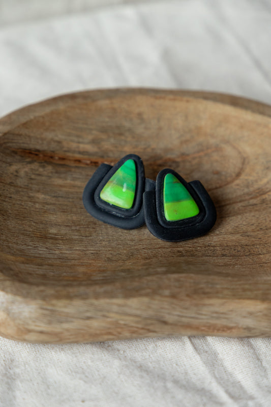 driehoek groene zwarte oorbellen, nieuwe collectie, cadeau, oorbellen cadeau