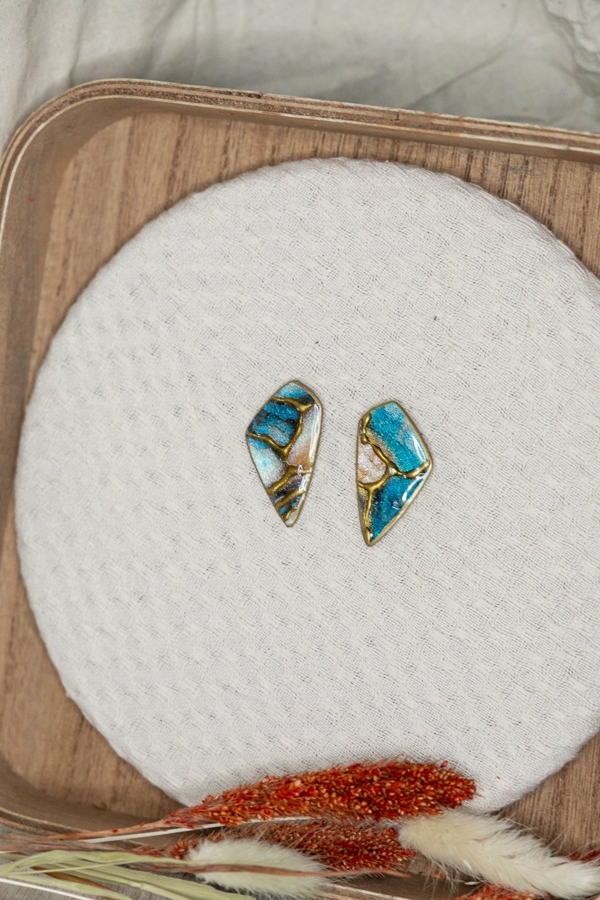 statement oorbellen, oorbellen van klei, dames oorbellen, blauwe oorbellen