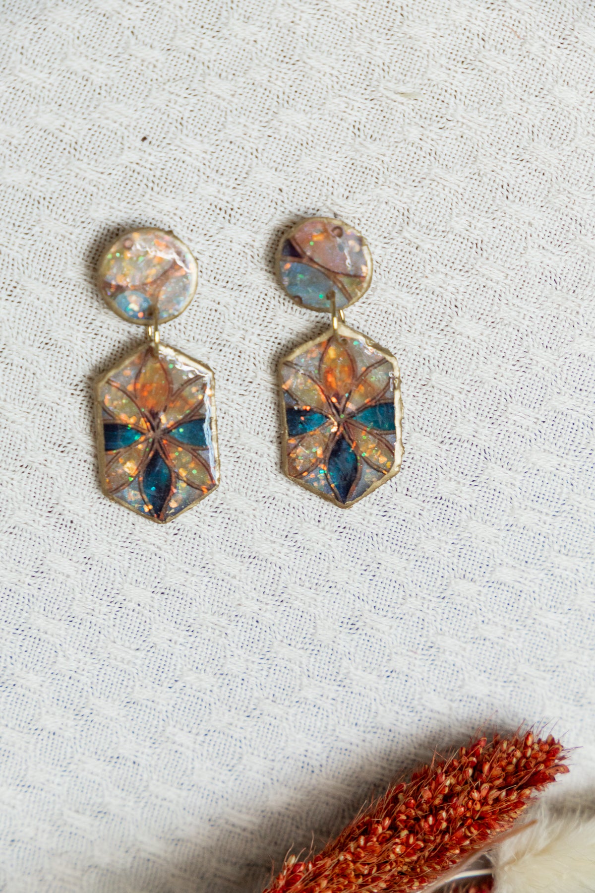 oorbellen van klei, klei oorbellen, sieraden, handgemaakte sieraden, statement sieraden, dames oorbellen