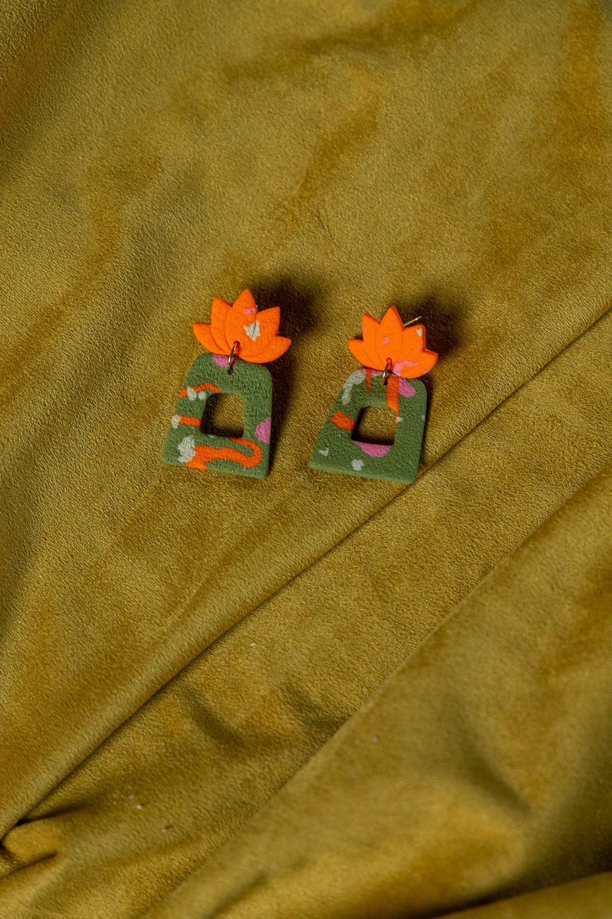 dames oorbllen, groene oorbellen, oranje oorbellen, bloem oorbellen, statement