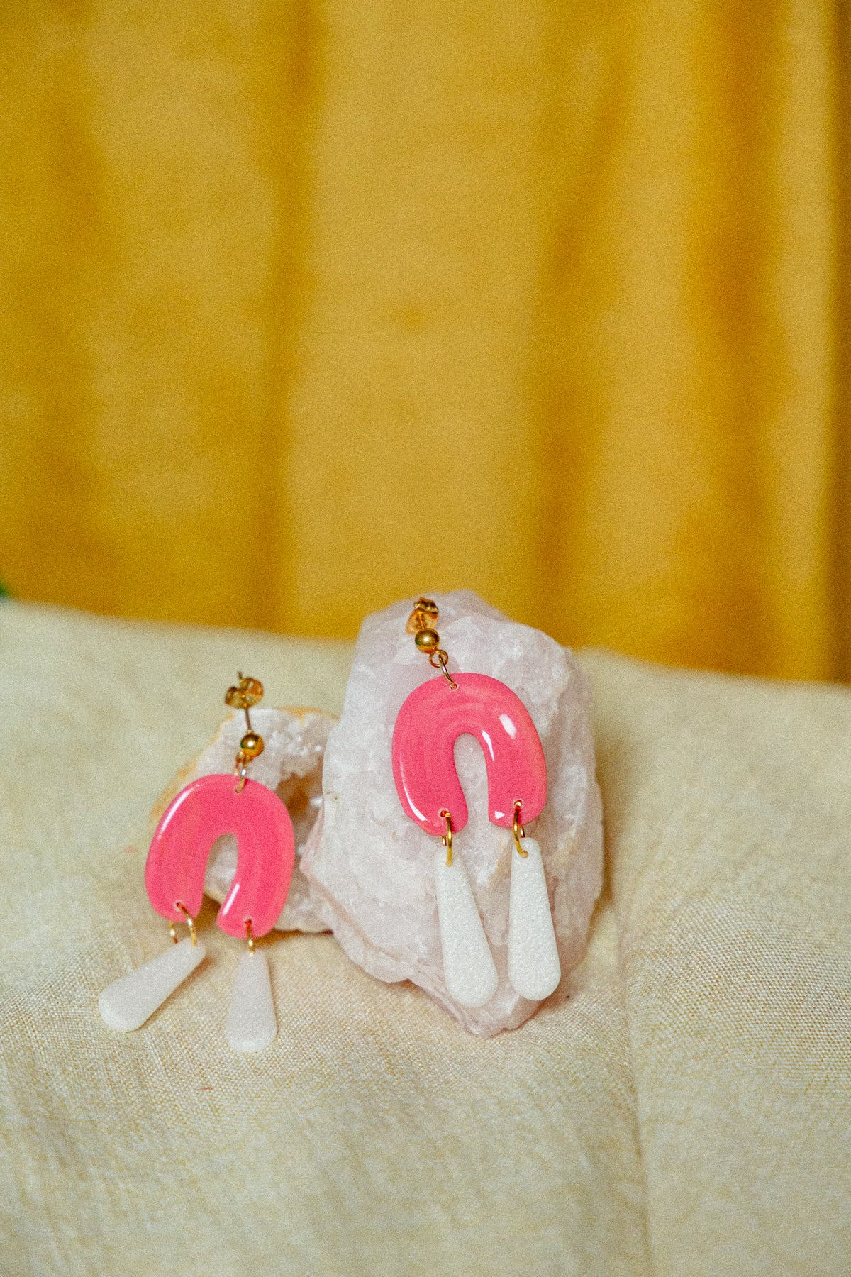 roze oorbellen, oorbellen van klei, kleioorbellen, polymeer klei, lichtgewicht sieraden