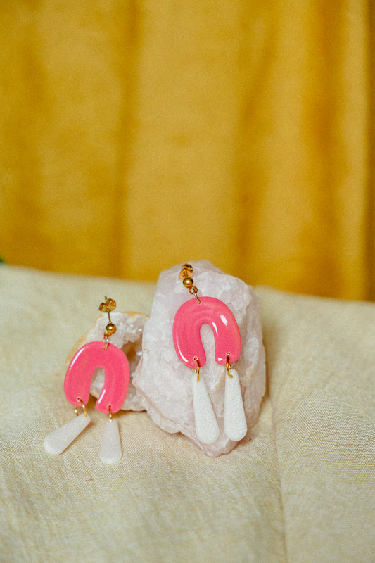 roze oorbellen, oorbellen van klei, kleioorbellen, polymeer klei, lichtgewicht sieraden