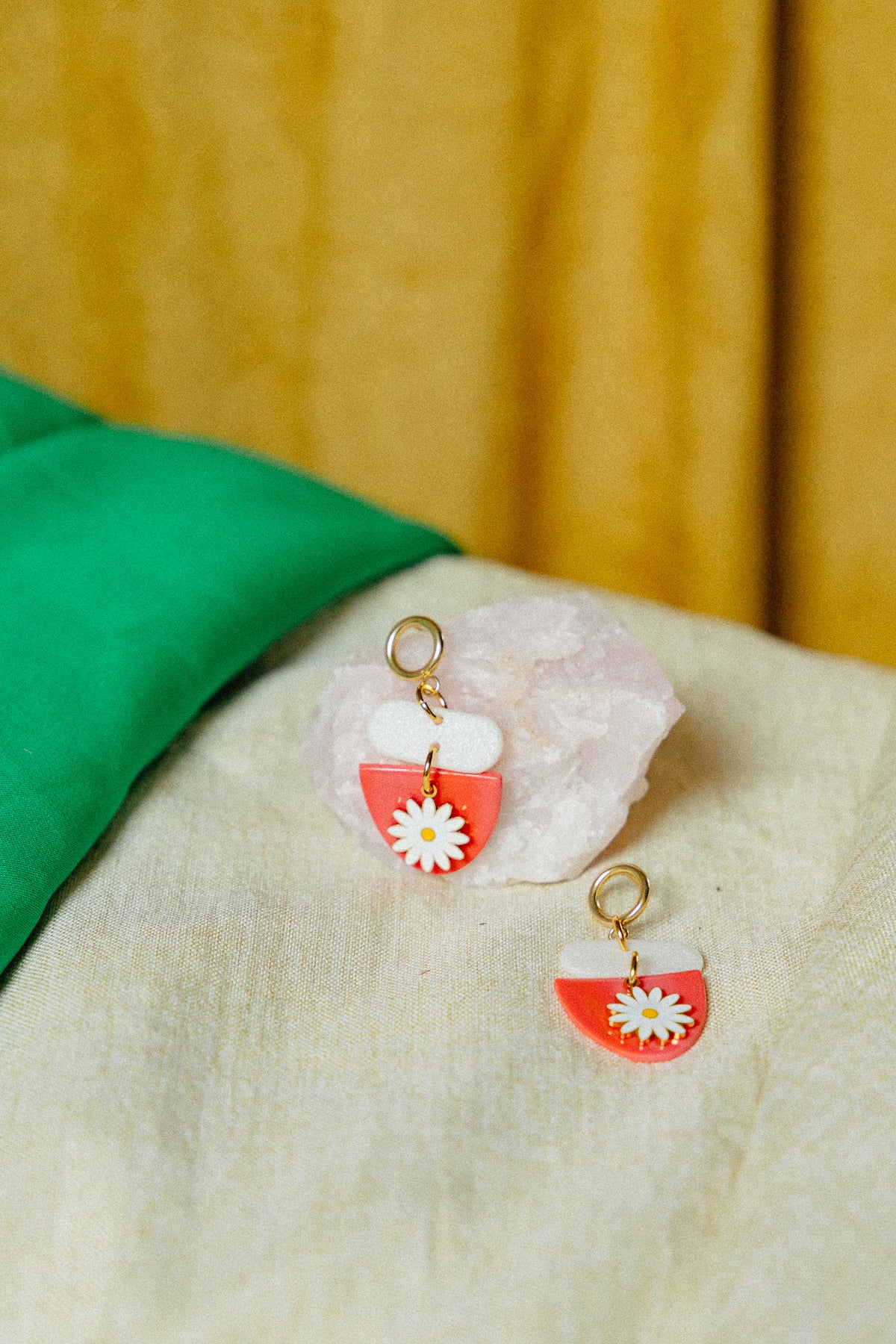 roze, bloem oorbellen, roze oorbellen, statement piece, statement sieraden, unieke cadeau, cadeau voor haar, handgemaakte sieraden