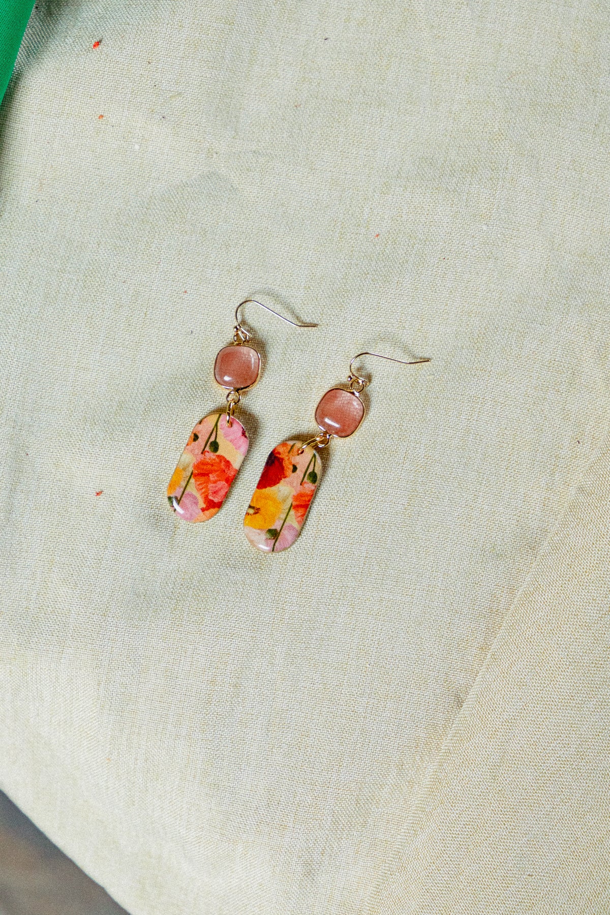 bloemen oorbellen, bloemmotief, print oorbellen, sieraden van klei, klei oorbellen, unieke sieraden, handgemaakt van klei, klei oorbellen lichtgewicht