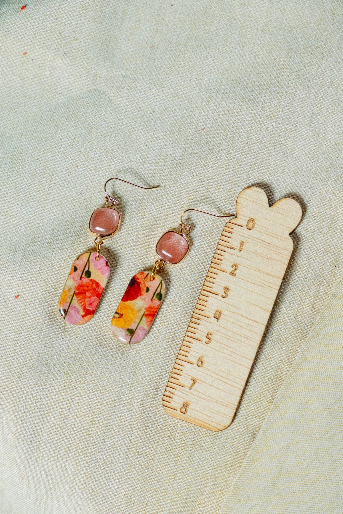bloemen oorbellen, bloemmotief, print oorbellen, sieraden van klei, klei oorbellen, unieke sieraden, handgemaakt van klei, klei oorbellen lichtgewicht